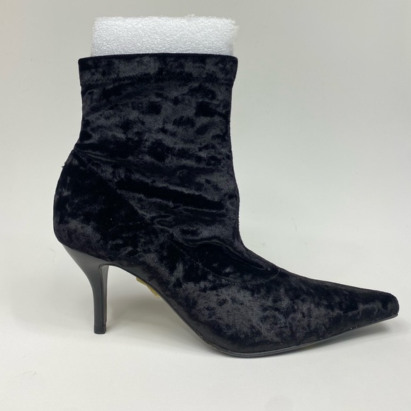 Vintage Cole Haan Black Velvet Low Heeled Sock Booties Size 8.5 - Picture 3 of 12